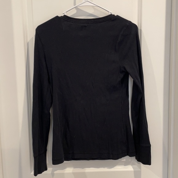 ⭐️2/$6- Black long sleeve v neck shirt - Picture 3 of 3